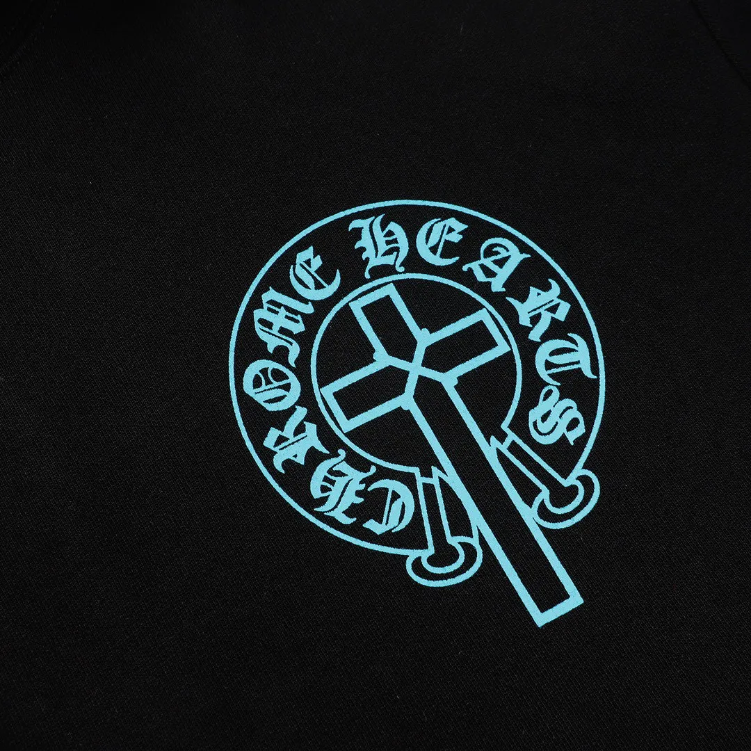 M06—P210 -Chrome Hearts/Chrome Hearts printed sweatshirt cardigan jacket -420 grams of high-density, high-quality wool, soft, delicate and skin-friendly, soft and silky to the touch, warm and skin-friendly -The hardware and zipper accessories are all customized and full of details -Colour: black -Size: S M L XL